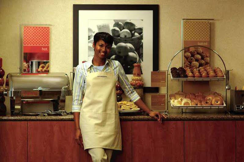 Hampton Inn Visalia Restoran fotoğraf